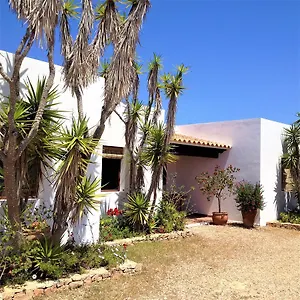 https://apartamentos-laura-playa-de-migjorn.balearic-islands.net